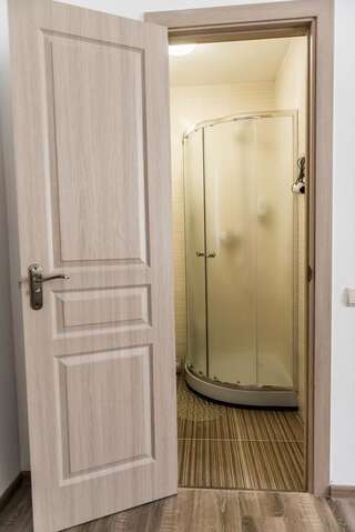 Мини-отель Mini-Hotel Freedom Mercurius Львов Улучшенный двухместный номер с 1 кроватью или 2 отдельными кроватями-2